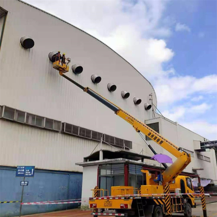 皂市镇高空作业车出租服务：专业广告牌安装解决方案