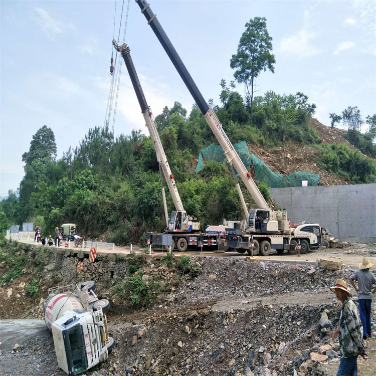 皂市镇汽车掉沟里叫吊车救援要多少钱